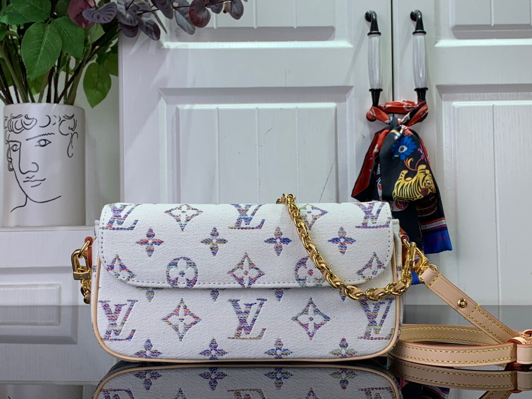 ＬＳ ＶＴＴＯＮ WALLET ON CHAIN IVY