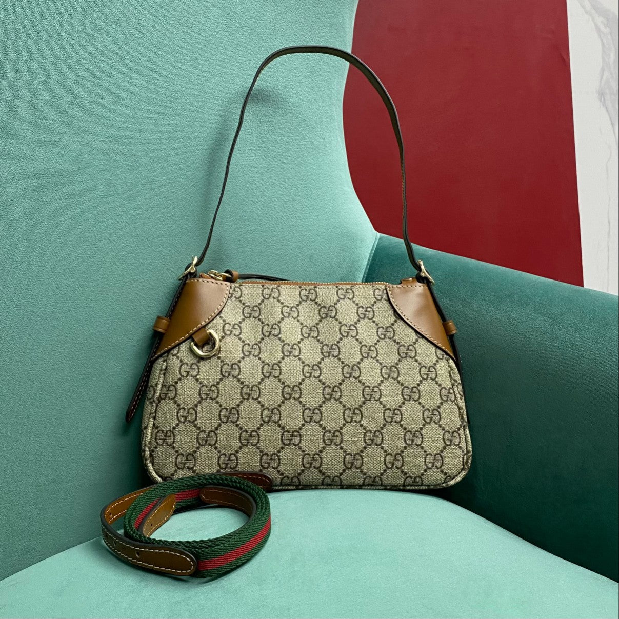 ＧＣＣＩGG EMBLEM SMALL SHOULDER BAG