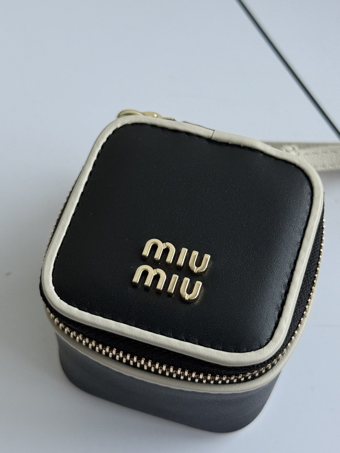 ＭＩ ＭＵ TRICK KEYRING BLACK