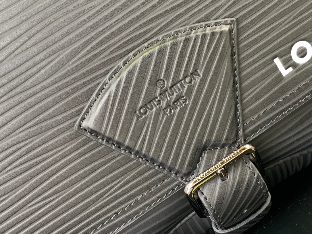 ＬＳ ＶＴＴＯＮ MONTSOURIS MESSENGER BLACK