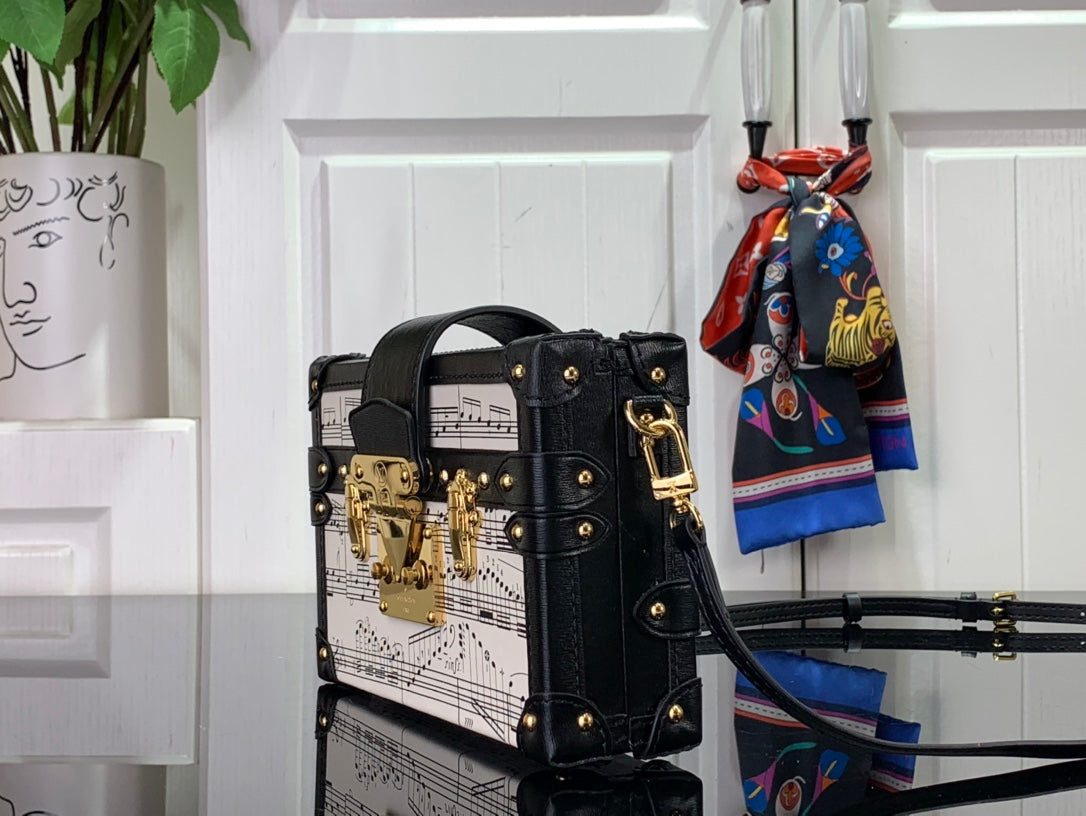 ＬＳ ＶＴＴＯＮ PETITE MALLE