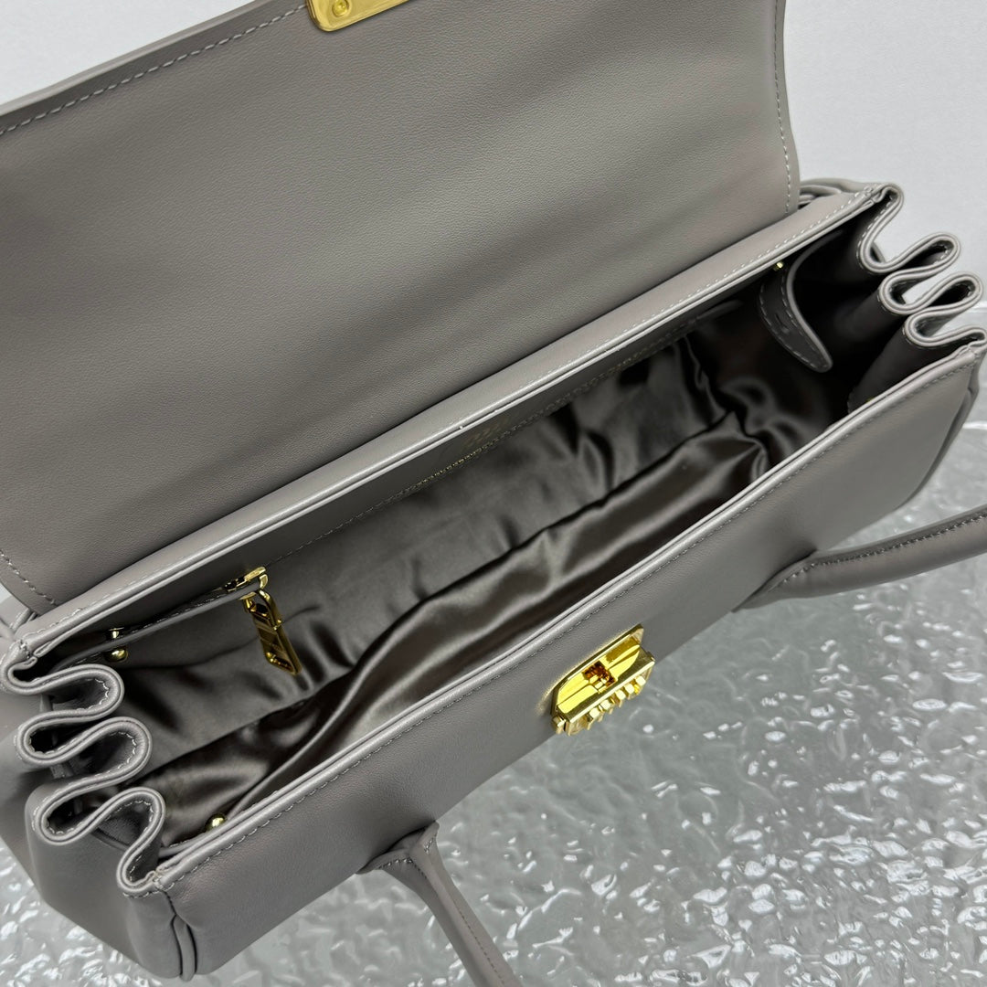 ＭＩ ＭＵ  LEATHER SHOULDER BAG CLAY GREY