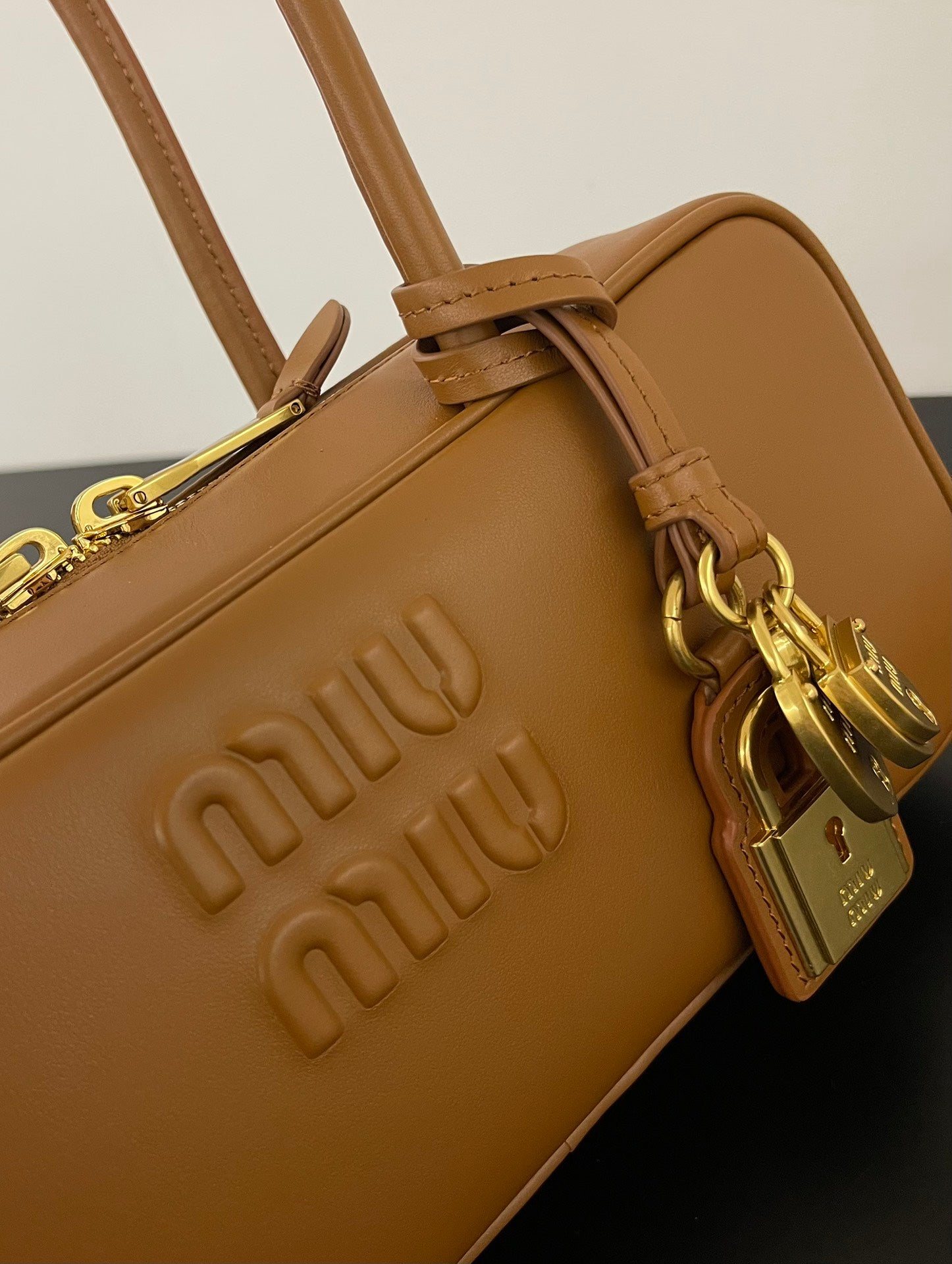 ＭＩ ＭＵ BEAU LEATHER BAG COGNAC SMALL