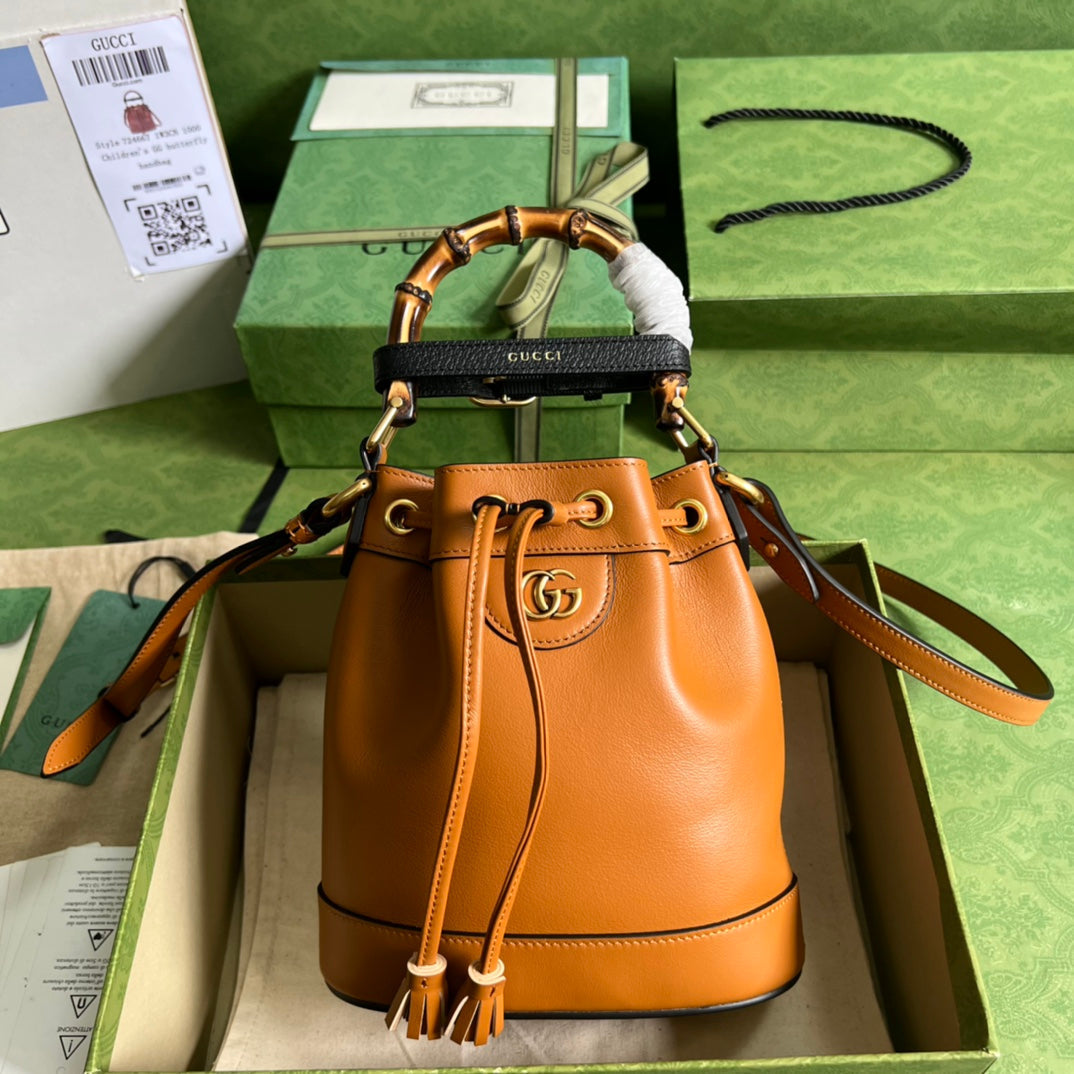 ＧＣＣＩDIANA MINI BUCKET BAG COGNAC