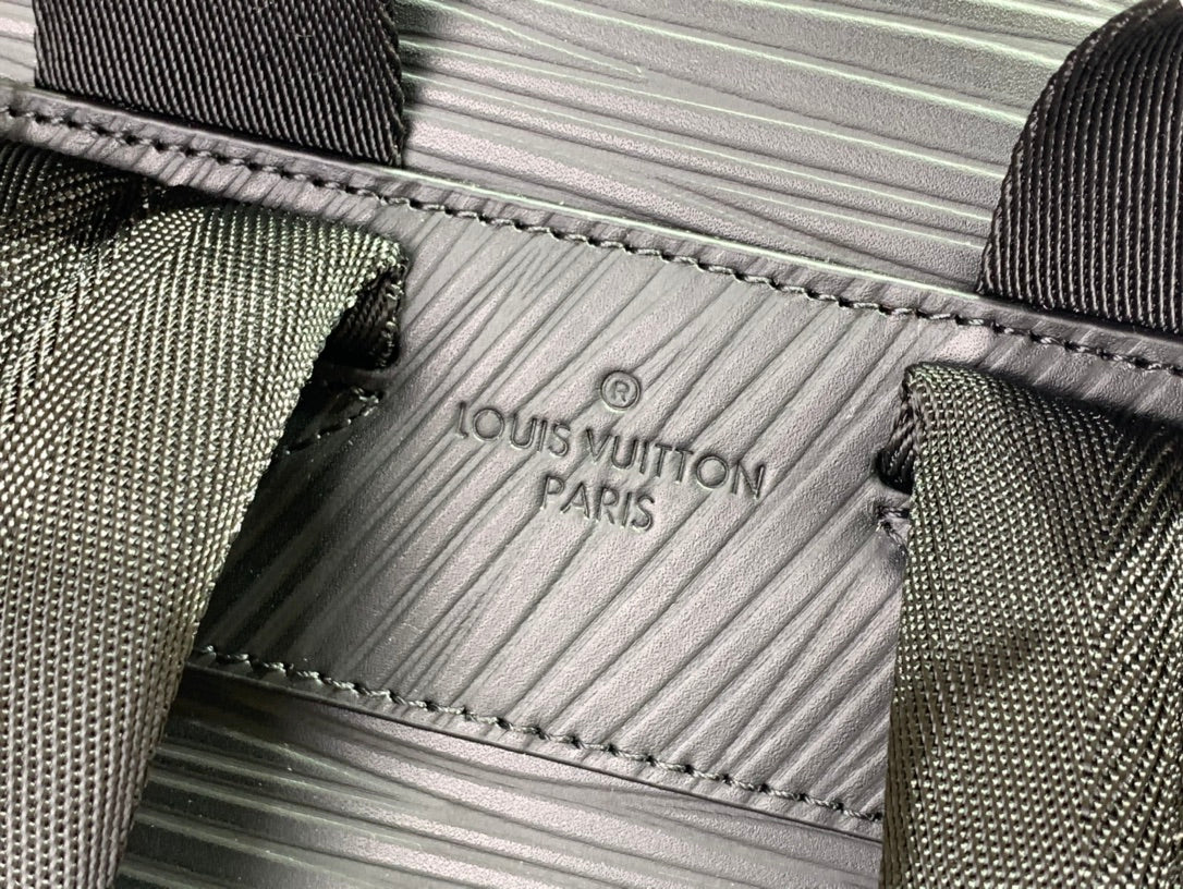 ＬＳ ＶＴＴＯＮ MONTSOURIS BACKPACK BLACK