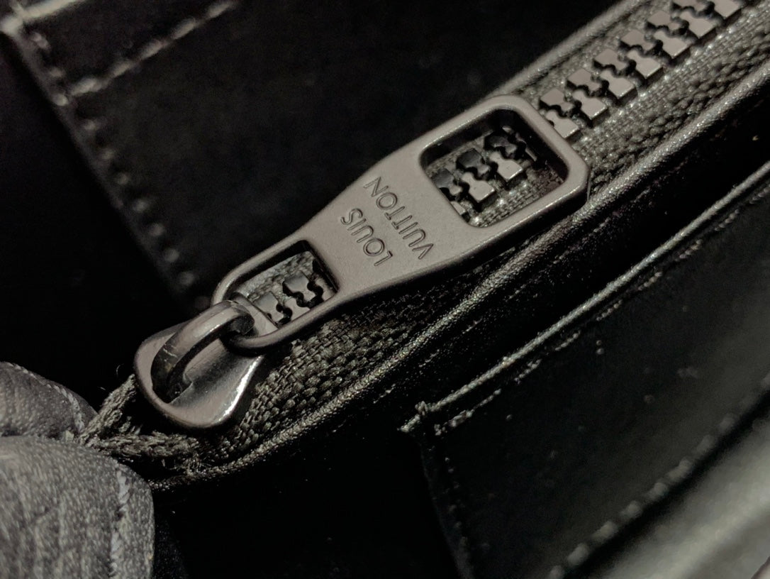 ＬＳ ＶＴＴＯＮ CAPUCINES EAST WEST MINI