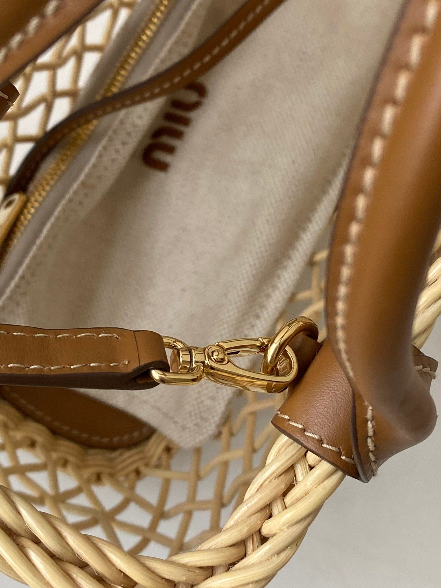 ＭＩ ＭＵ WOVEN FABRIC HANDBAG WITH LEATHER TRIM