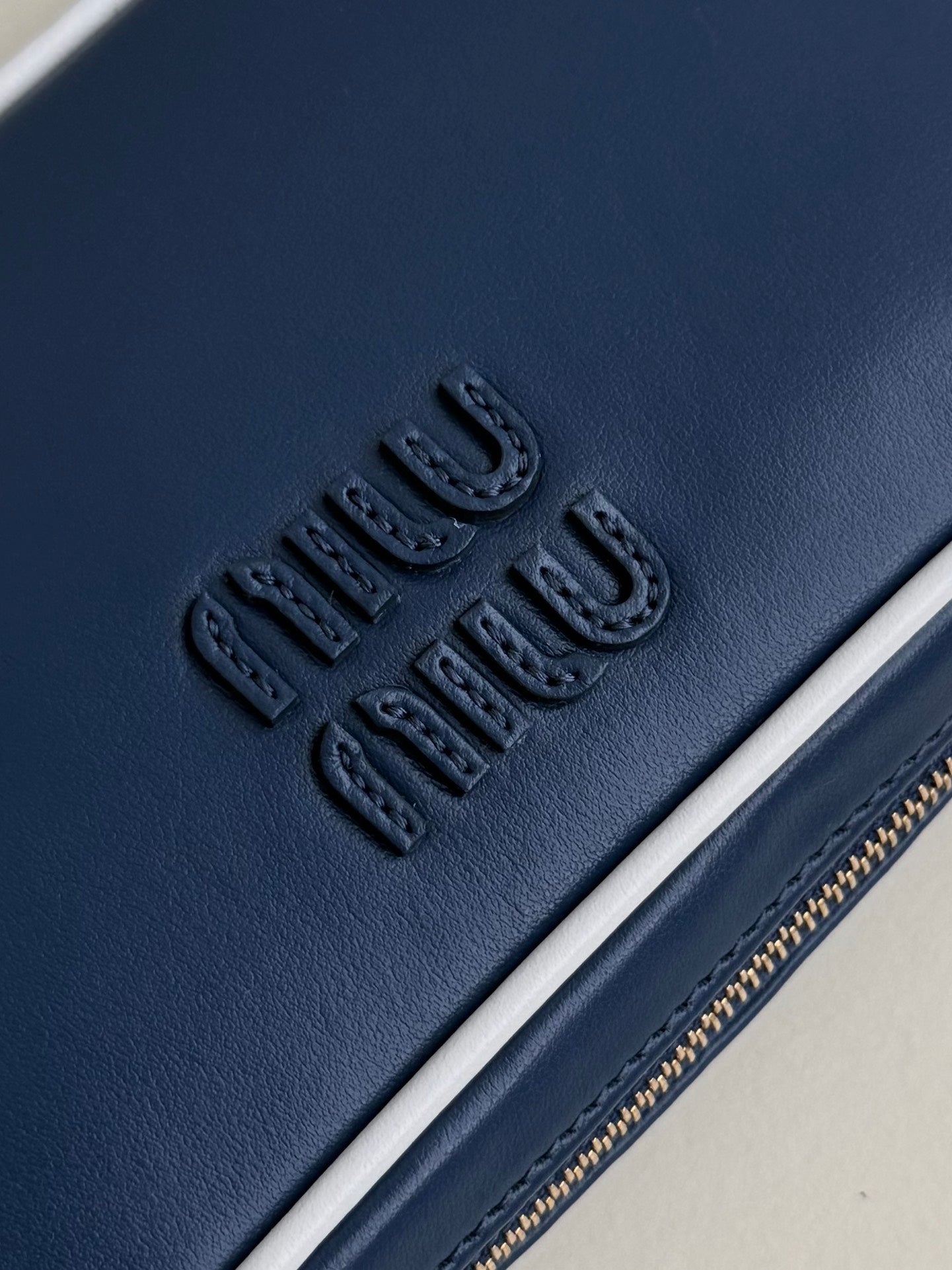 ＭＩ ＭＵ WANDER MATELASSÉ LEATHER TOTE BAG NAVY BLUE