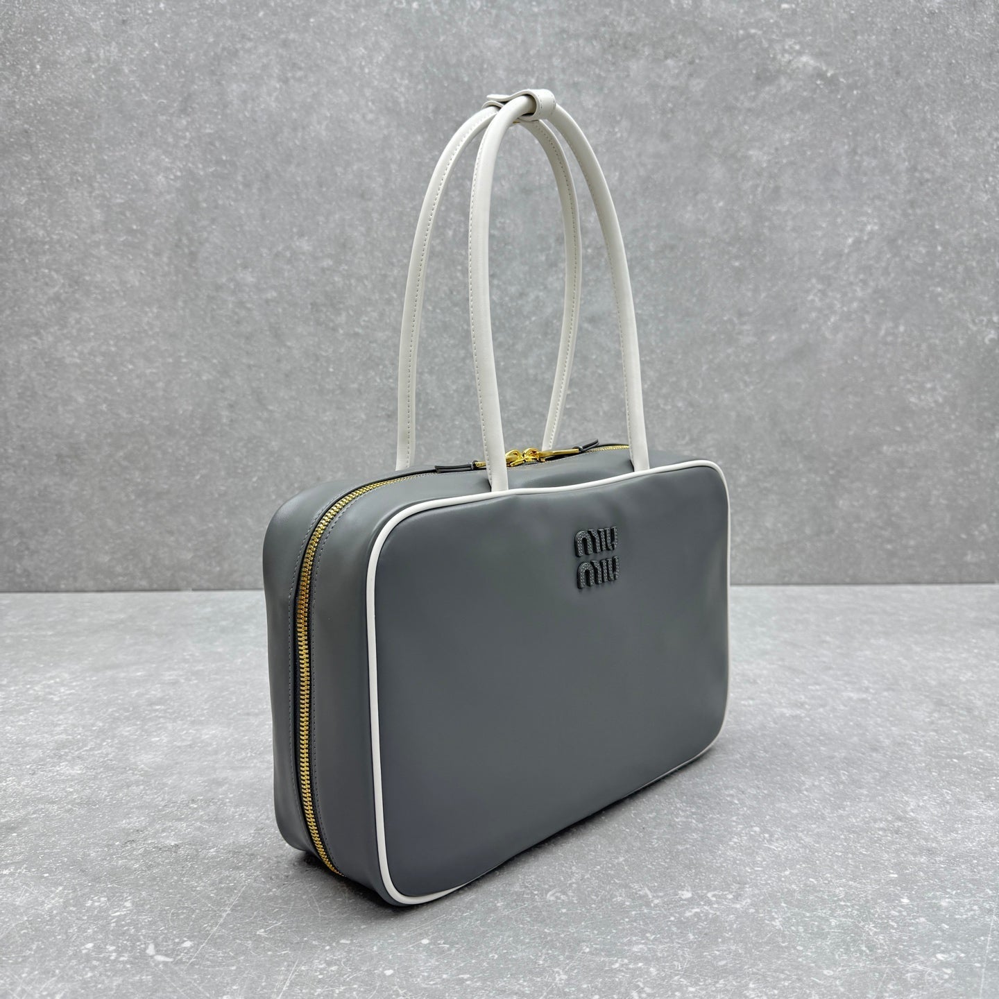 ＭＩ ＭＵ MATELASSÉ NAPPA LEATHER BAG GREY
