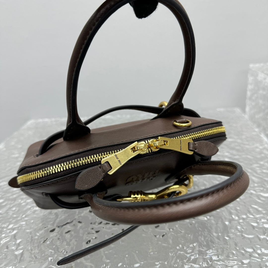 ＭＩ ＭＵ AVENTURE MINI NAPPA LEATHER BAG BRIARWOOD