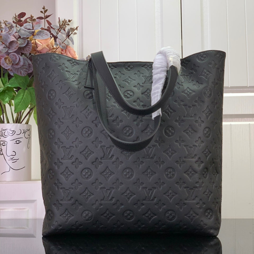 ＬＳ ＶＴＴＯＮ EXCURSION TOTE G65