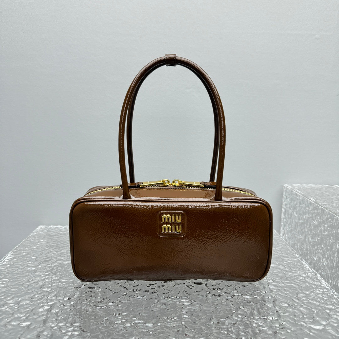 ＭＩ ＭＵ BEAU NAPLAK PATENT LEATHER BAG PALISANDER