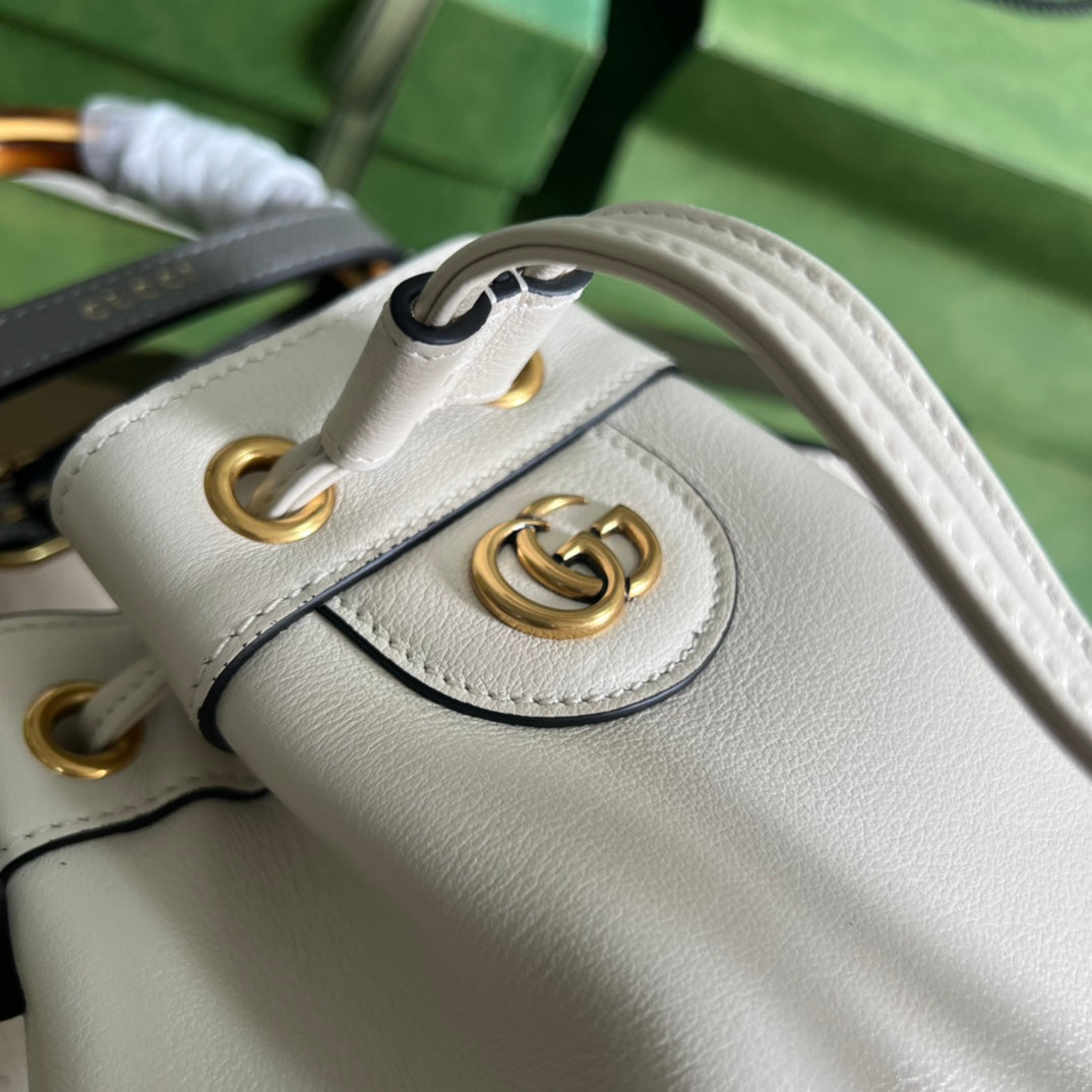 ＧＣＣＩDIANA MINI BUCKET BAG WHITE