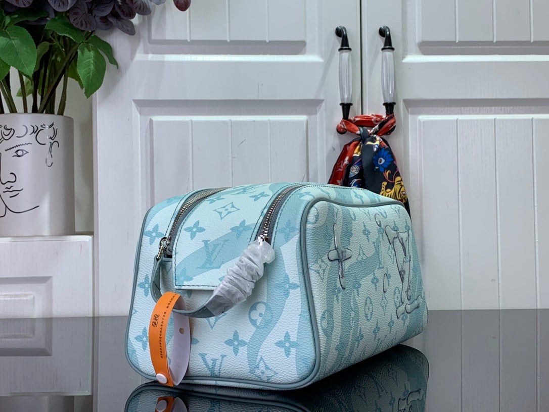 ＬＳ ＶＴＴＯＮ DOPP KIT TOILETRY BAG CRYSTAL BLUE