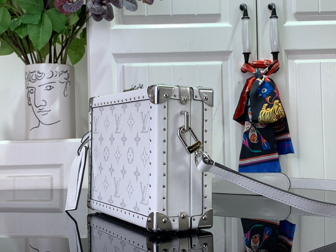 ＬＳ ＶＴＴＯＮ  CLUTCH BOX WHITE/BLUE/GREEN