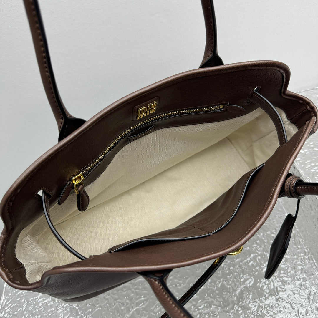 ＭＩ ＭＵ AVENTURE NAPPA LEATHER BAG MEDIUM BRIARWOOD