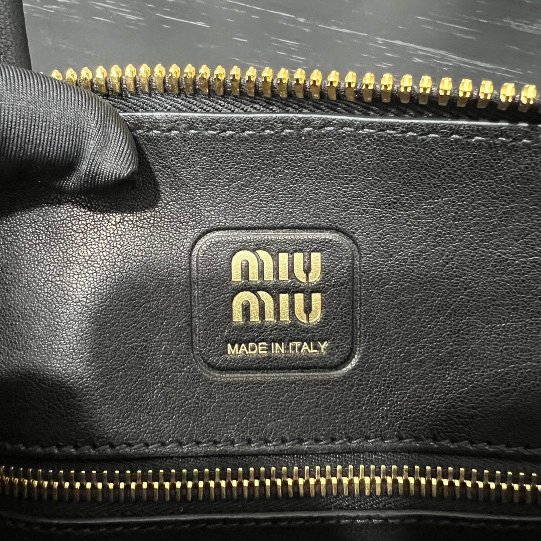 ＭＩ ＭＵ AVENTURE LEATHER TOTE BAG BLACK