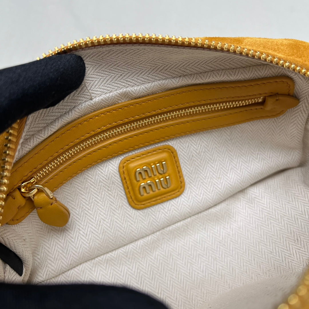 ＭＩ ＭＵ ARCADIE PADDED SUEDE TOP-HANDLE BAG