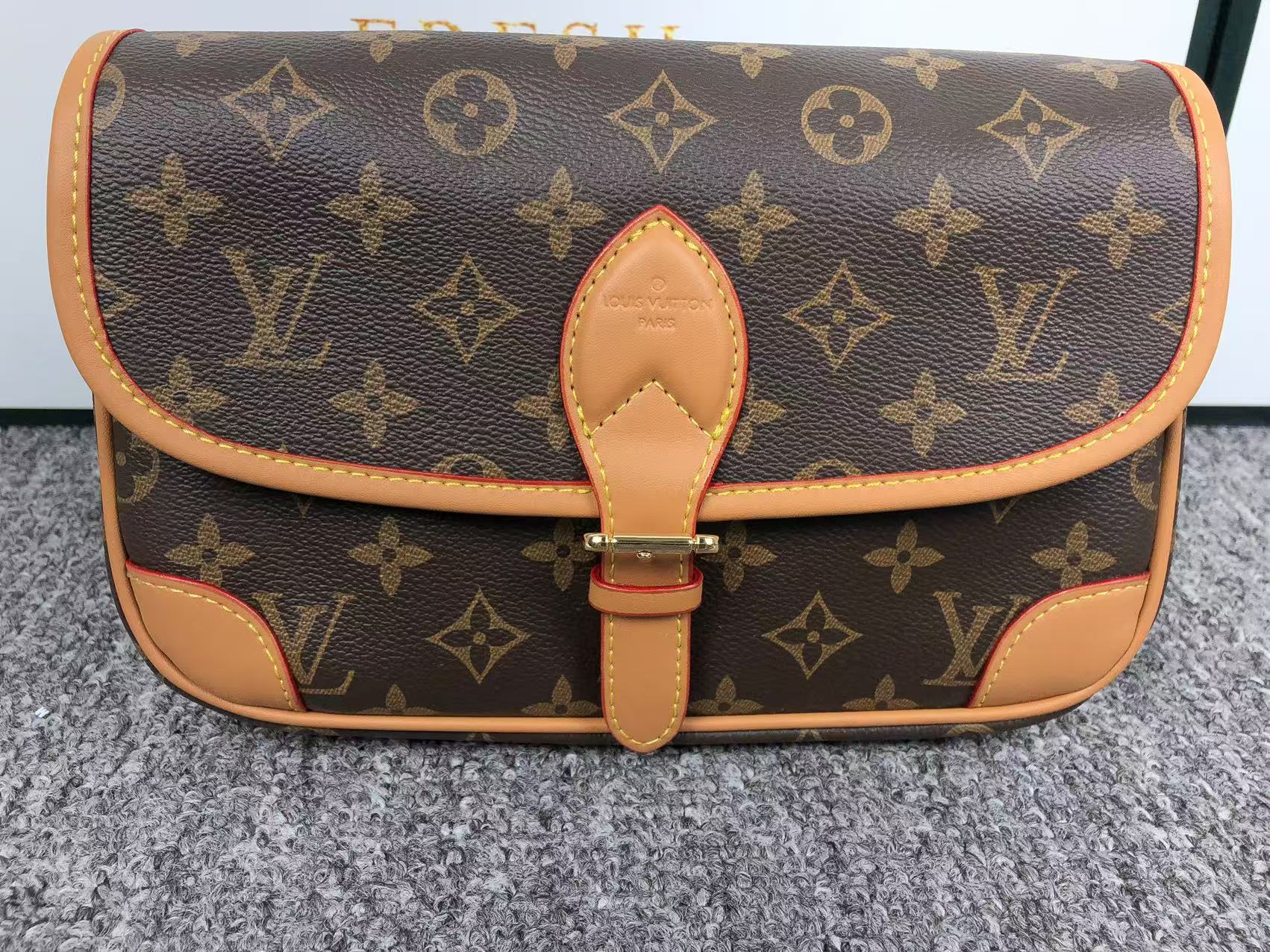 ＬＳ ＶＴＴＯＮ DIANE SATCHEL BAG BROWN