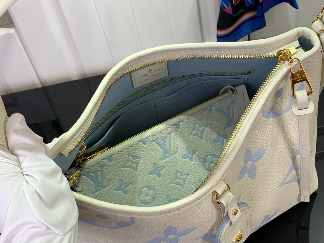 ＬＳ ＶＴＴＯＮ CARRYALL PM SKY BLUE/PURPLE