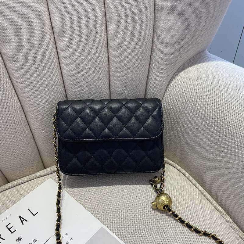 Trendy Diamond Lattice Mini Beaded Chain Handbag