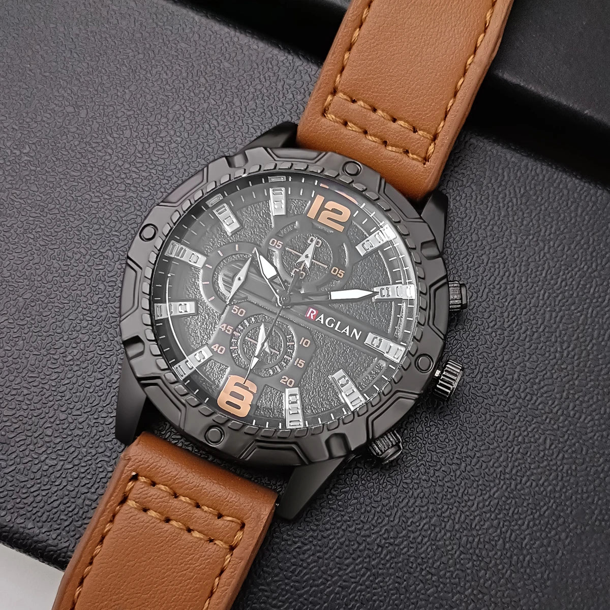 Closit Men's Leather Strap Watch – Classic