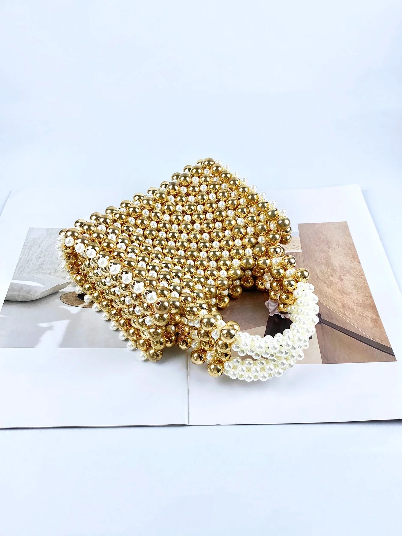 Advanced mobile phone bag with gold round beads, acrylic handheld beaded handmade women's bag, fashionable casual dinner bag