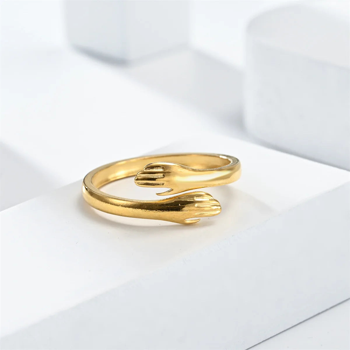 Closit Hug Ring – Adjustable Gold Design