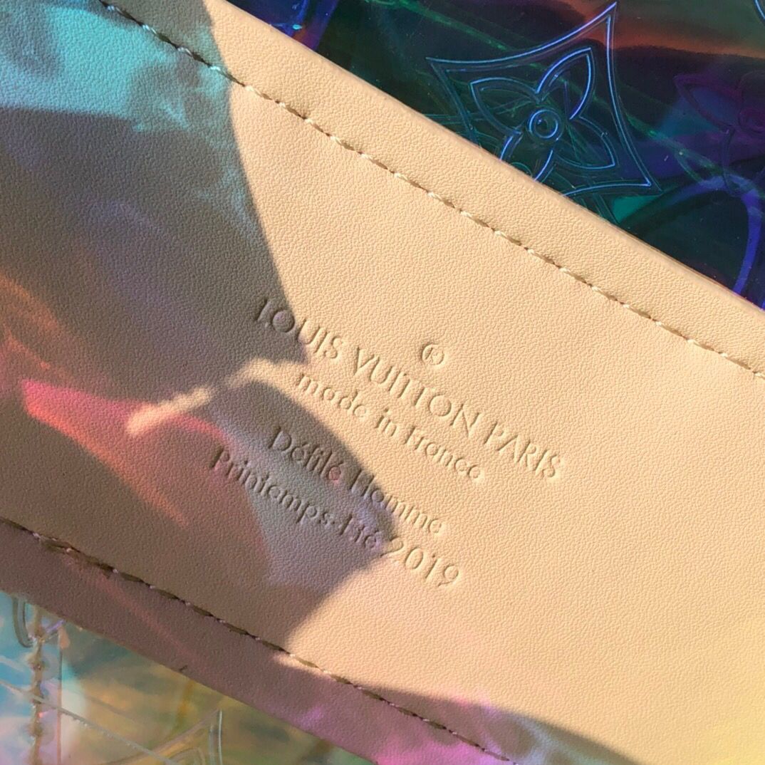 ＬＳ ＶＴＴＯＮ MONOGRAM GM PRISM HOLOGRAPHIC BACKPACK