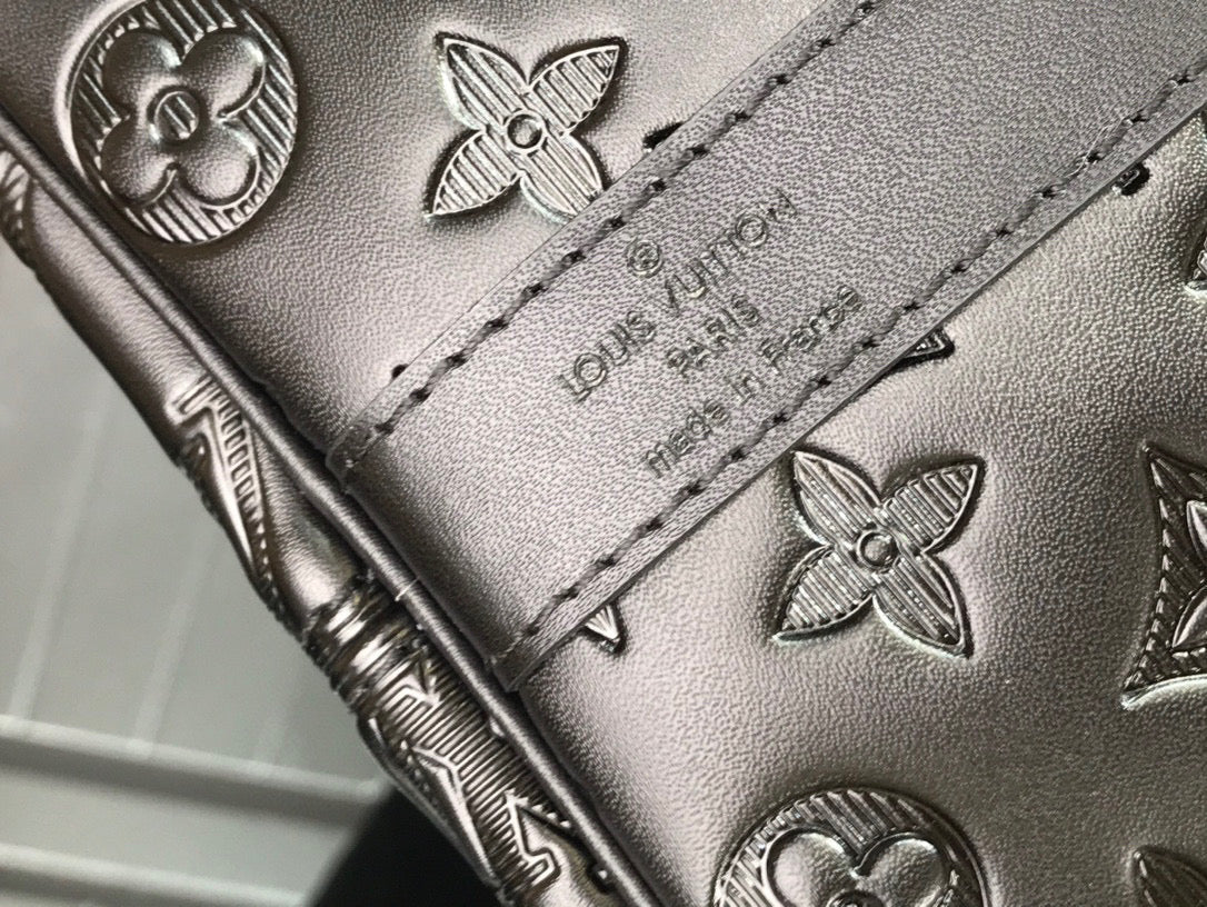 ＬＳ ＶＴＴＯＮ KEEPBALL 50 BLACK LEATHER TRAVEL BAG