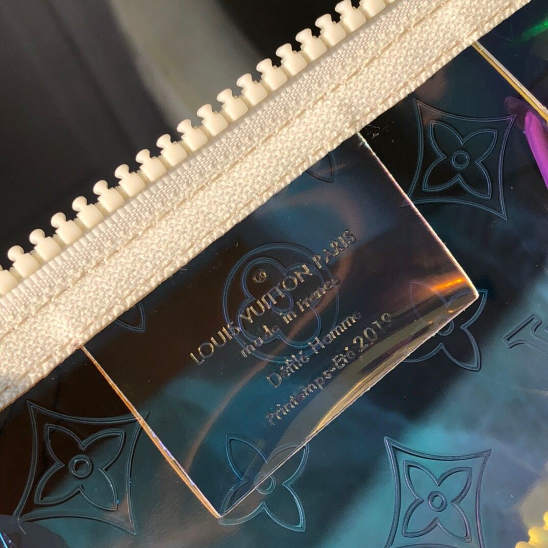 ＬＳ ＶＴＴＯＮ MONOGRAM 50 PRISM HOLOGRAPHIC TRAVEL BAG
