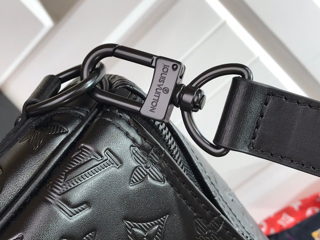 ＬＳ ＶＴＴＯＮ KEEPBALL 50 BLACK LEATHER TRAVEL BAG