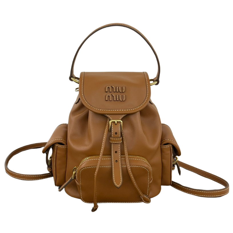 ＭＩ ＭＵ LEATHER BACKPACK COGNAC