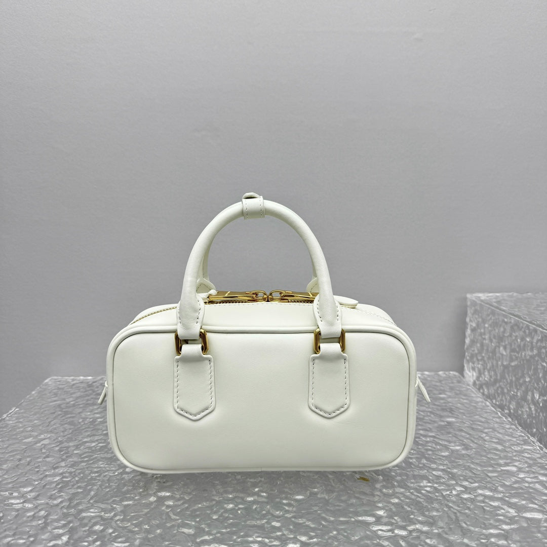 ＭＩ ＭＵ ARCADIE LEATHER BAG CHALK WHITE