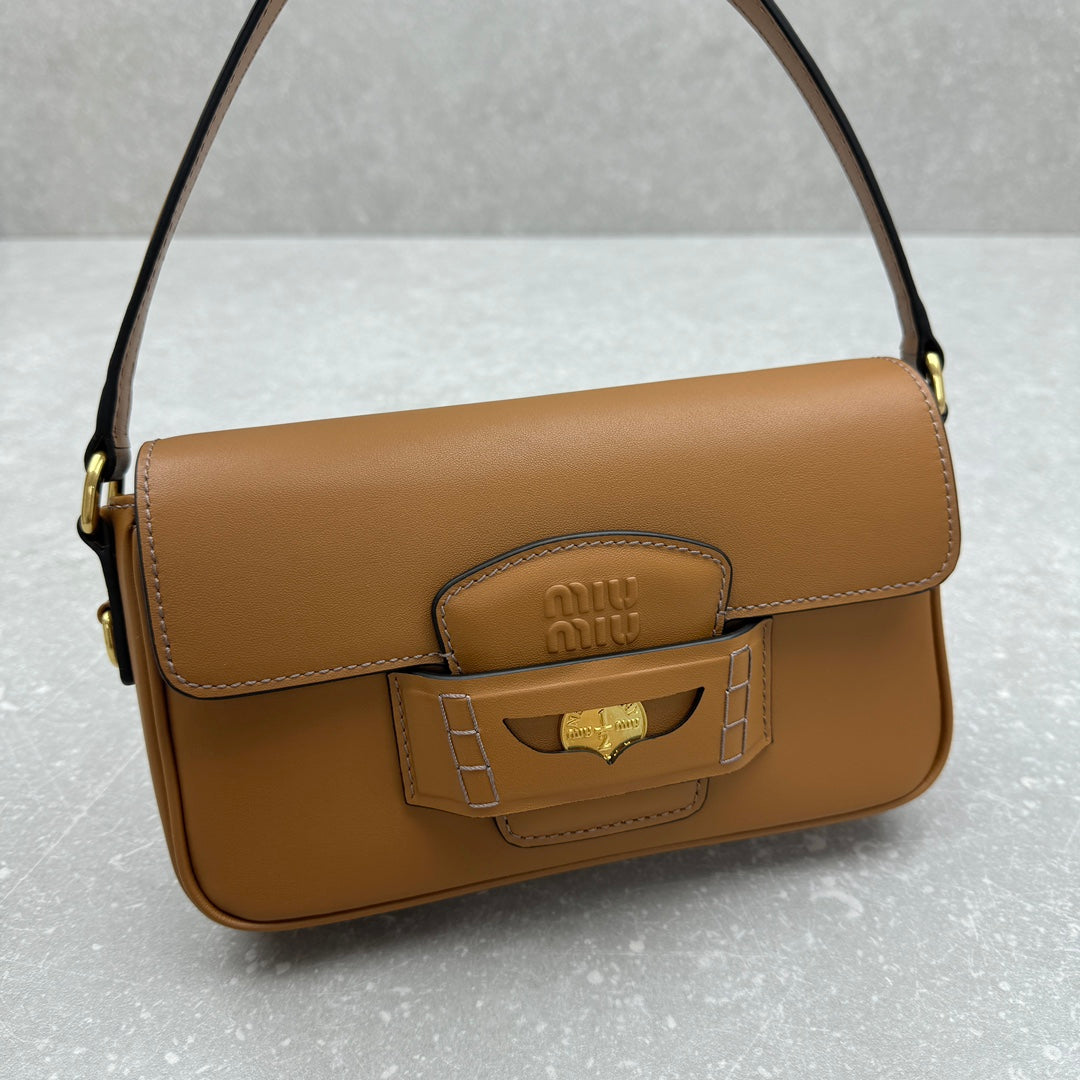 ＭＩ ＭＵ PENNY NAPPA LEATHER SHOULDER BAG COGNAC