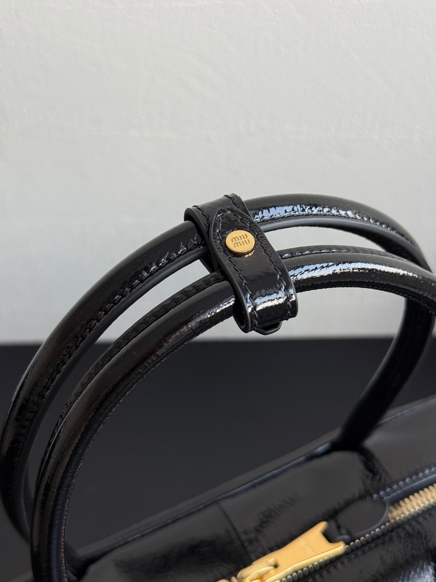 ＭＩ ＭＵ MATELASSÉ LEATHER TOTE BAG