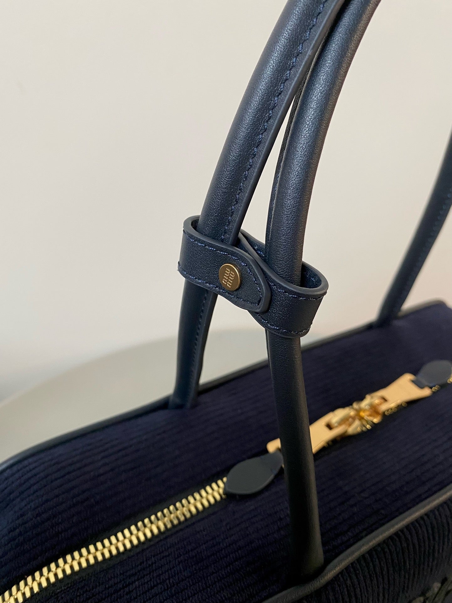 ＭＩ ＭＵ BEAU CORDUROY TOP-HANDLE BAG NAVY