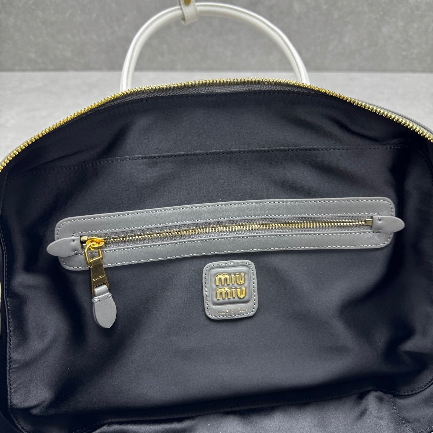 ＭＩ ＭＵ MATELASSÉ NAPPA LEATHER BAG GREY