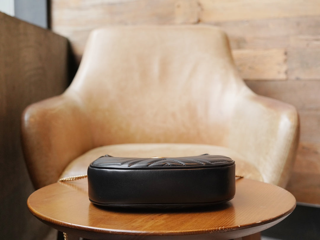 ＧＣＣＩGG MARMONT SMALL SHOULDER BAG BLACK