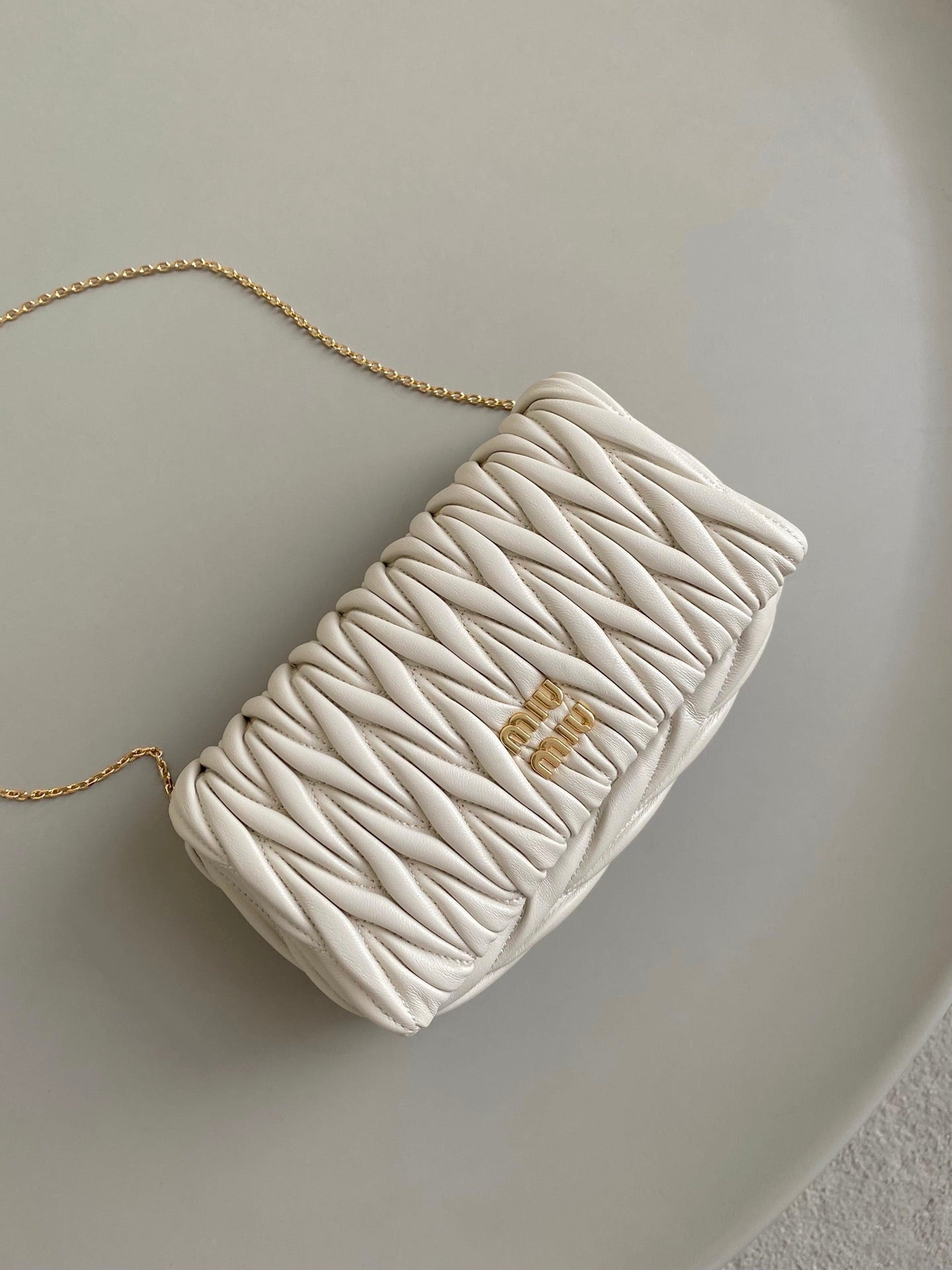 ＭＩ ＭＵ MATELASSÉ NAPPA LEATHER MINI-BAG WHITE/BLACK