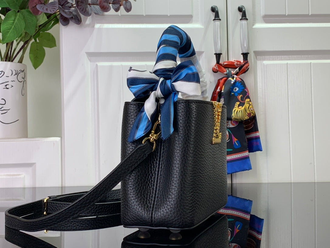 ＬＳ ＶＴＴＯＮ CAPUCINES BB BAG BLACK/WHITE