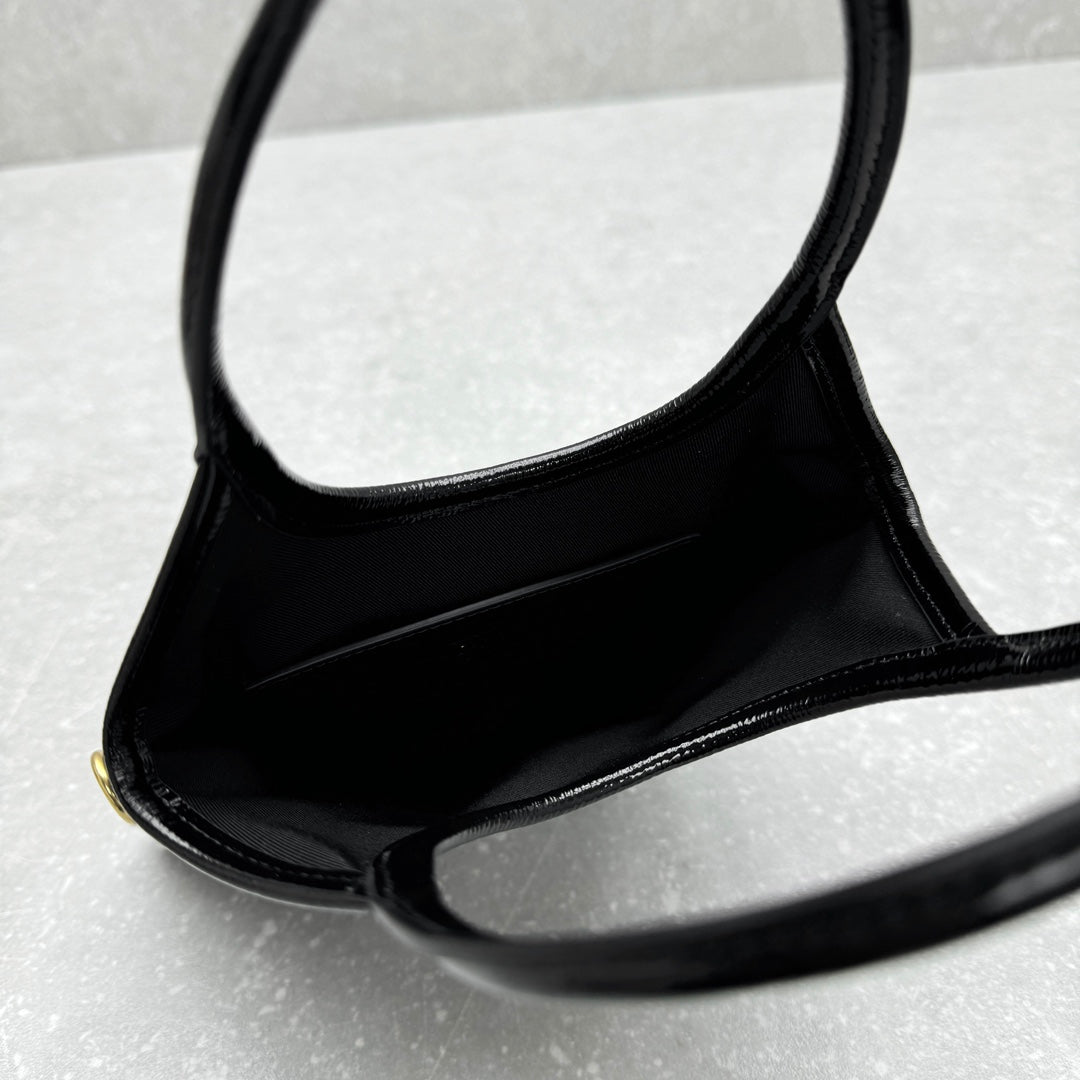 ＭＩ ＭＵ IVY NAPLAK PATENT LEATHER BAG BLACK