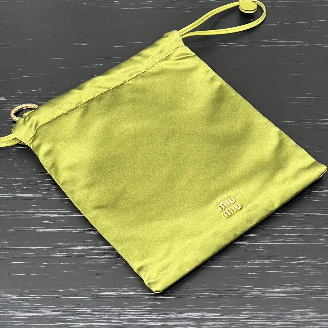 ＭＩ ＭＵ IVY GREEN DUCHESSE POUCH