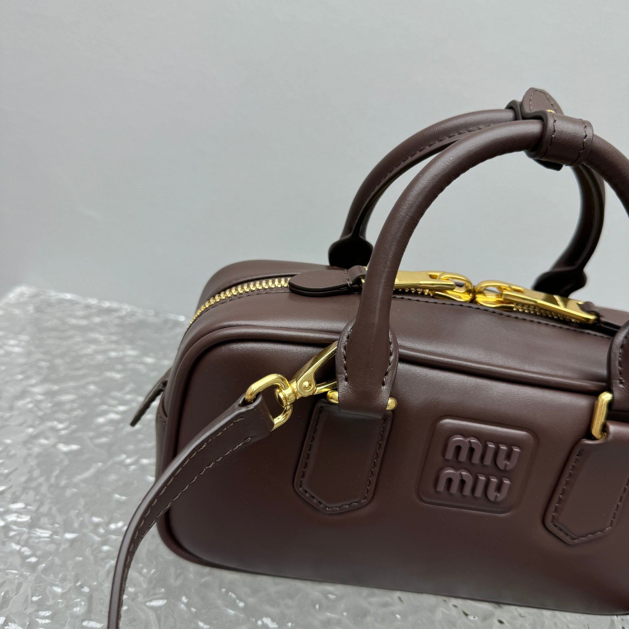 ＭＩ ＭＵ ARCADIE LEATHER BAG BRIARWOOD