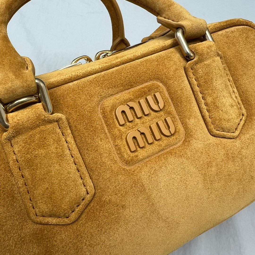 ＭＩ ＭＵ ARCADIE PADDED SUEDE TOP-HANDLE BAG