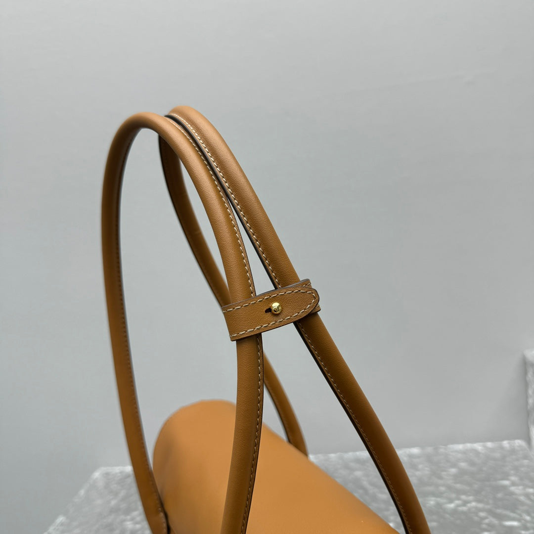 ＭＩ ＭＵ  LEATHER SHOULDER BAG COGNAC