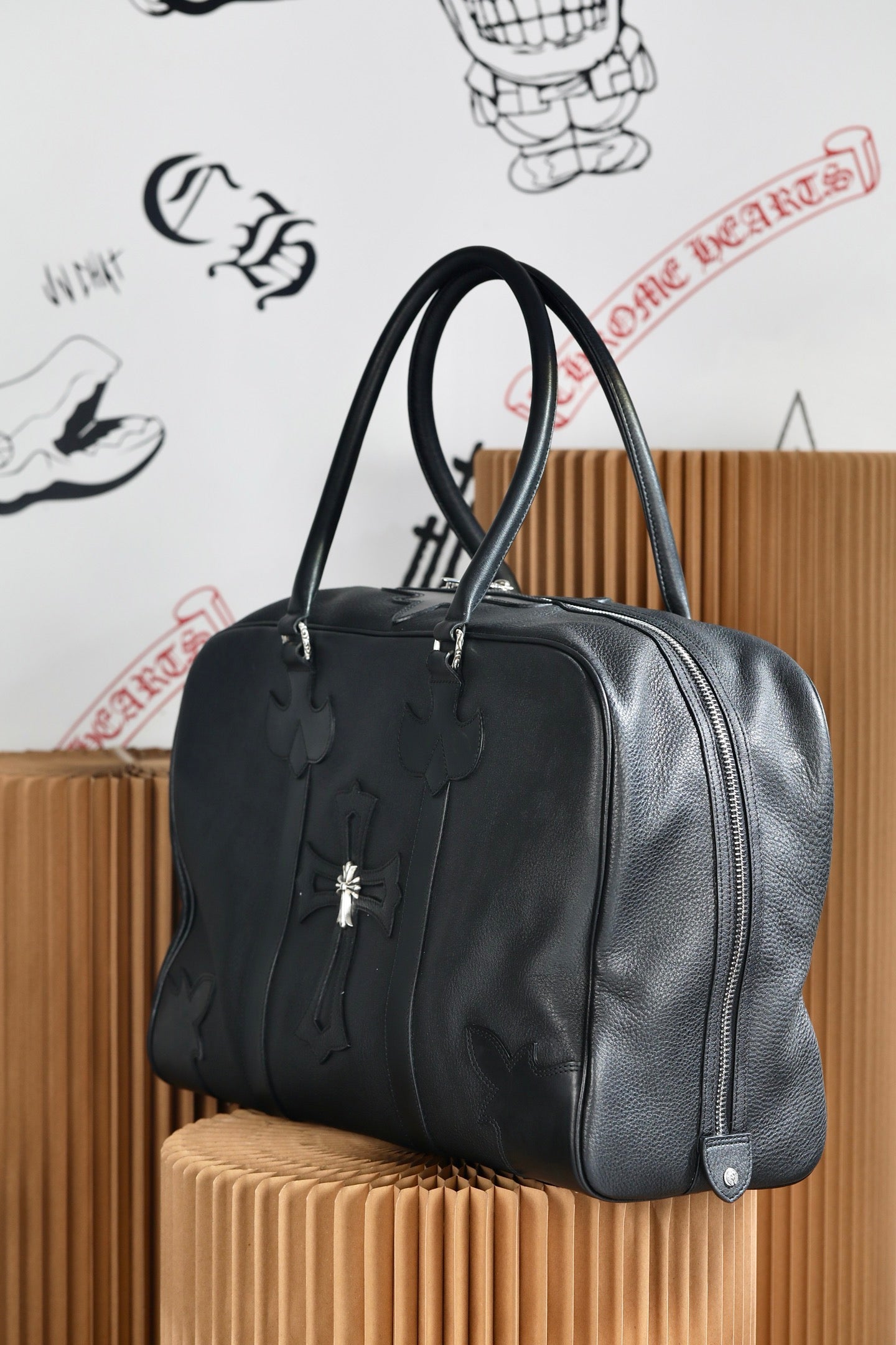 ＣＨＲＭ ＨＲＴＳ LEATHER FLEUR DUFFLE BAG BLACK