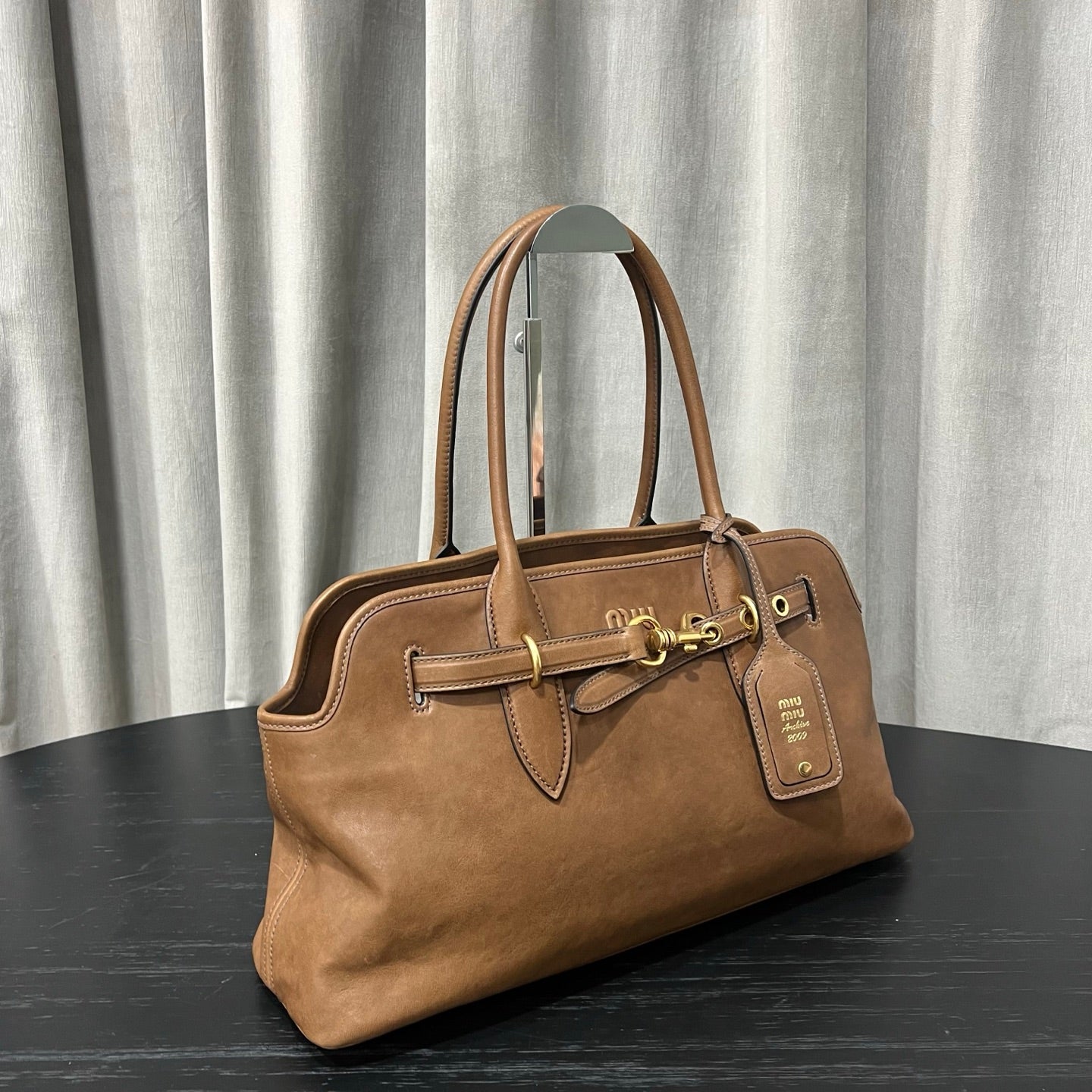ＭＩ ＭＵ AVENTURE NAPPA LEATHER BAG OAK LARGE