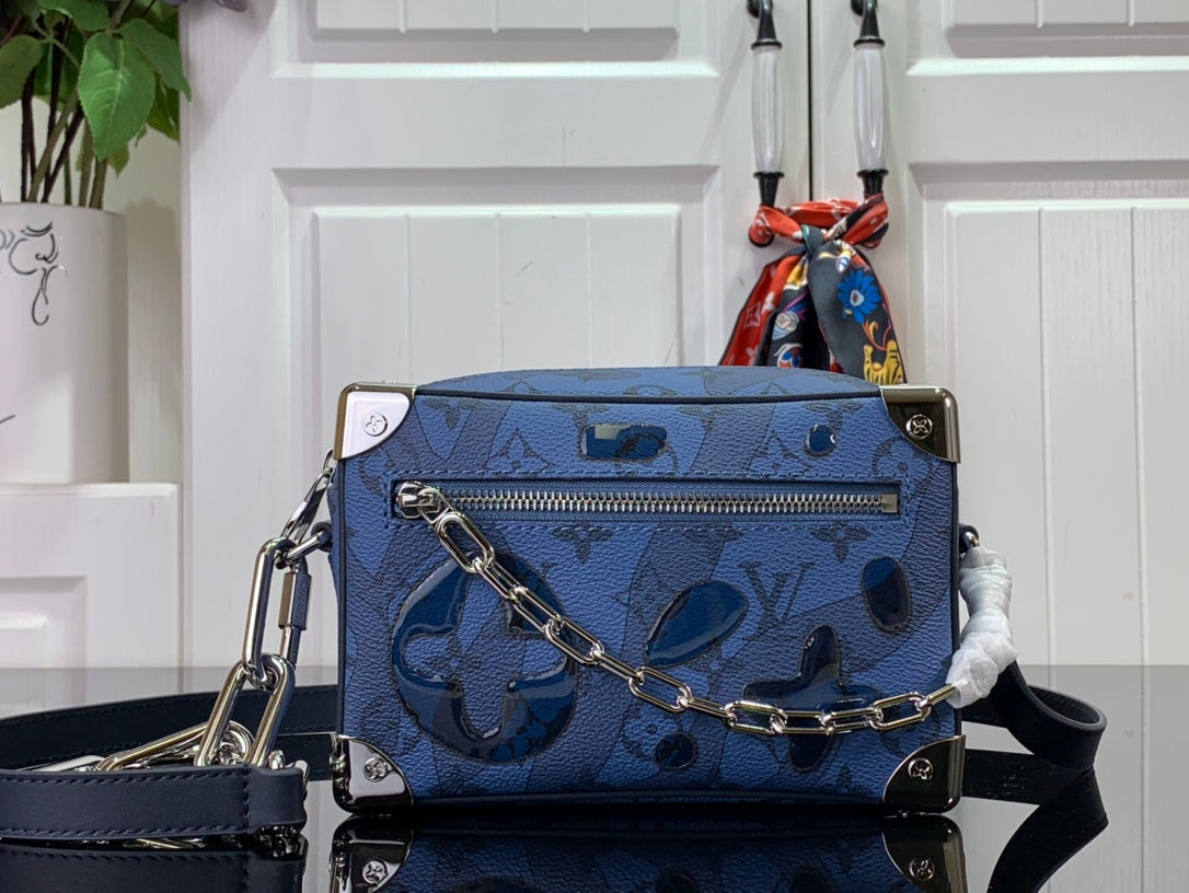 ＬＳ ＶＴＴＯＮ DISCOVERY SHOULDER BAG NAVY