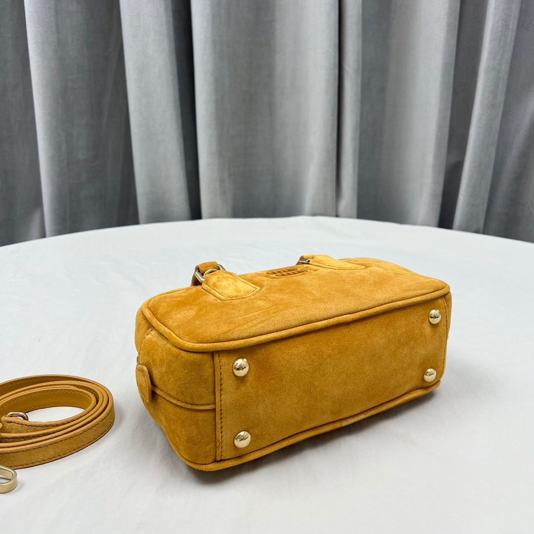 ＭＩ ＭＵ ARCADIE PADDED SUEDE TOP-HANDLE BAG